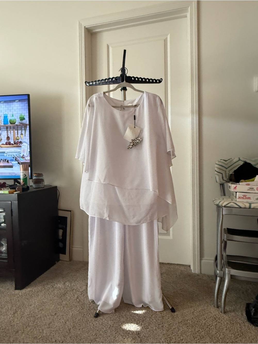 Elegant White Layered Women's Pantsuit